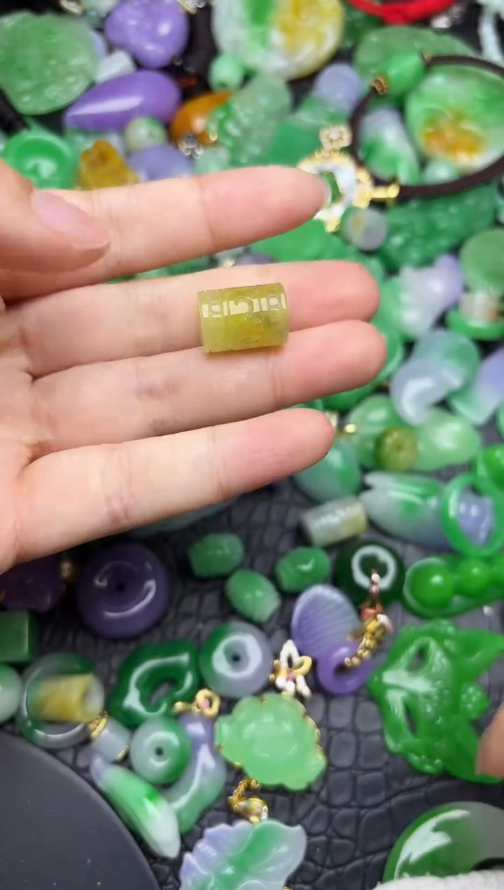 颈饰未镶嵌翡翠缅甸翡翠吊坠