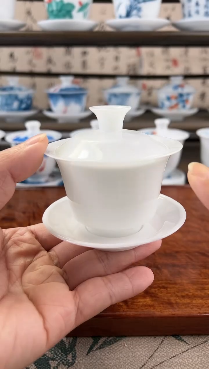 高冰纯白小马蹄100ml三才盖碗