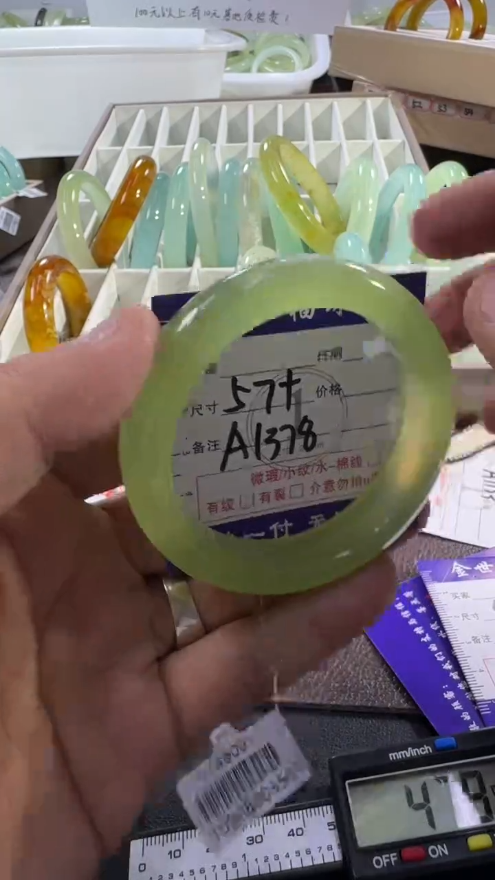 未镶嵌蛇纹石玉手镯1