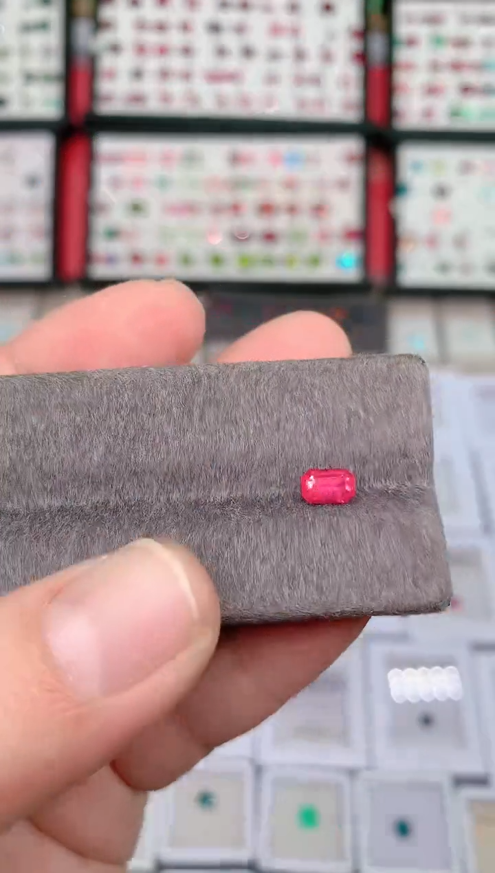 裸石尖晶石1.04ct吉尔德马亨盖