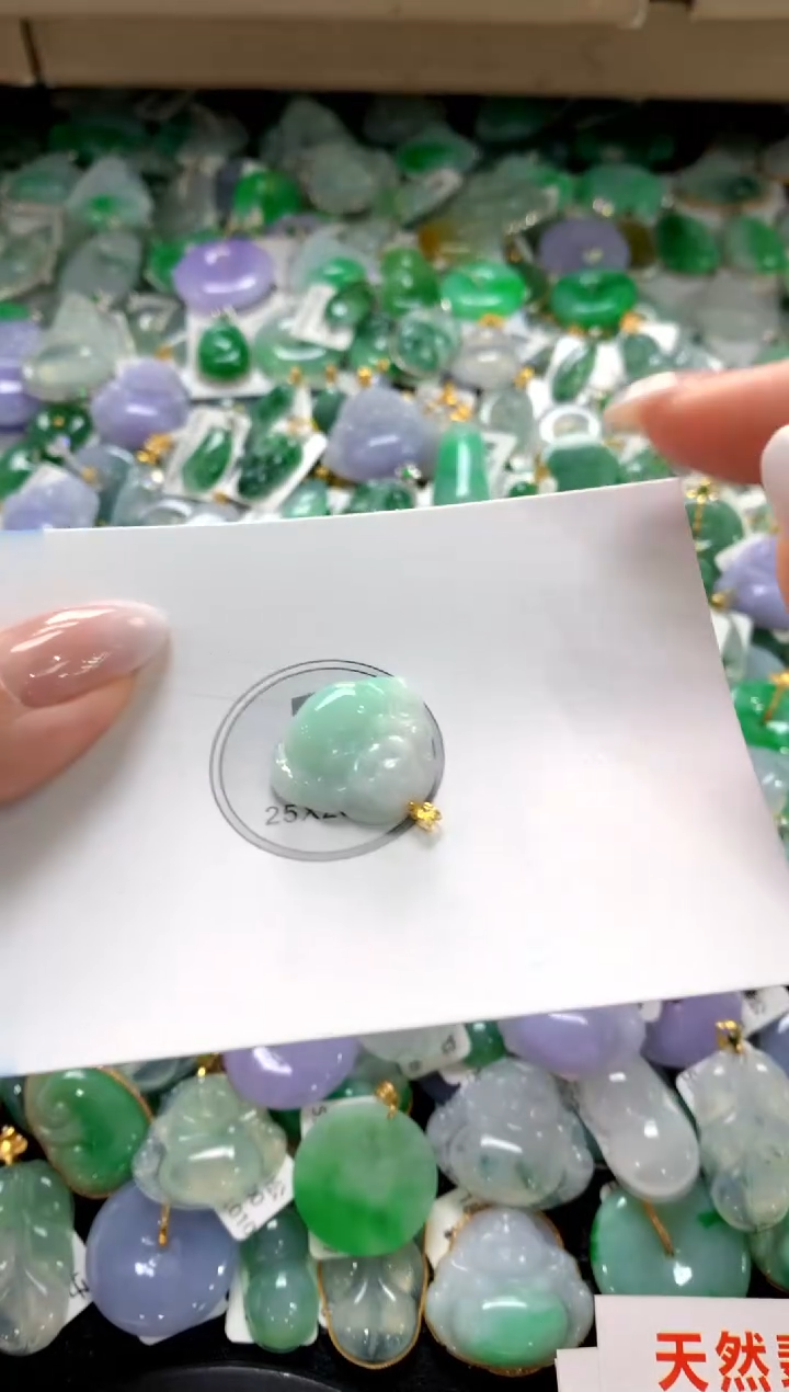 颈饰18K金镶嵌翡翠1111111111111111