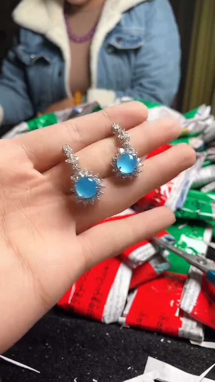 猛子收货精美蓝耳钉