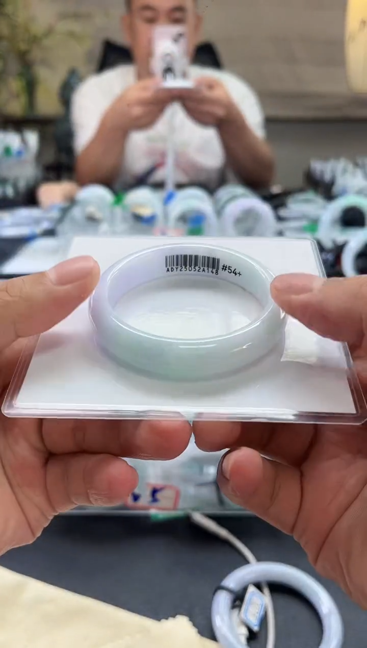 翡翠手镯未镶嵌翡翠  49