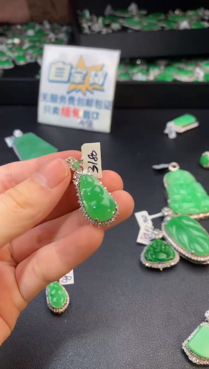 翡翠银S925镶嵌颈饰翡翠