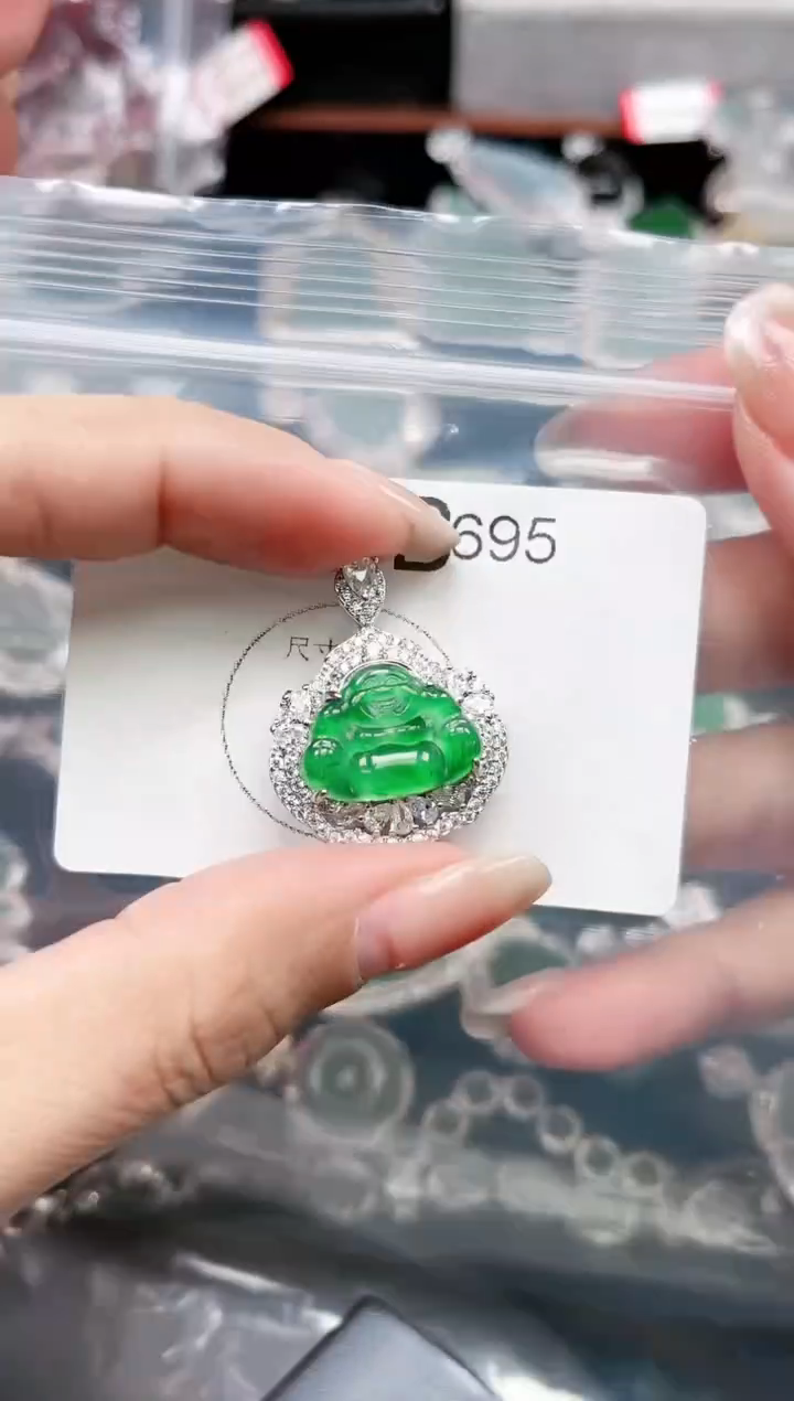 【闪购商品】翡翠颈饰未镶嵌695赠皮绳