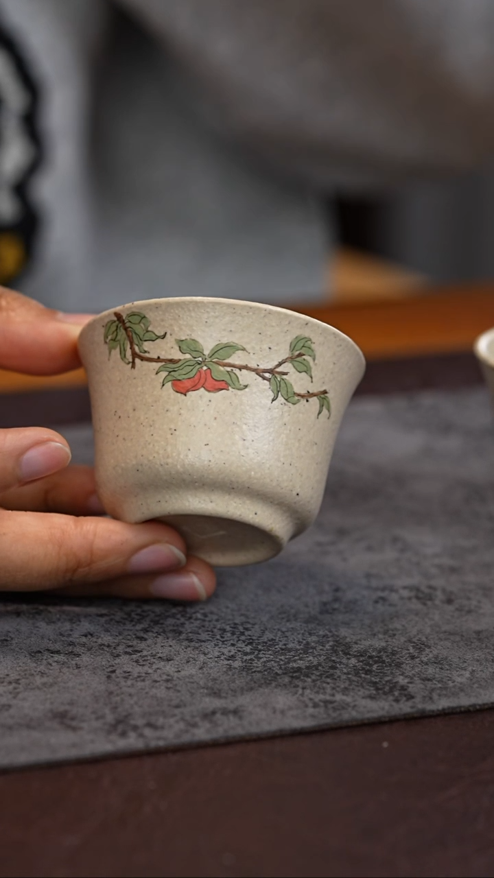 【闪购商品】紫砂茶杯白玉段 泥绘寿桃 主人杯