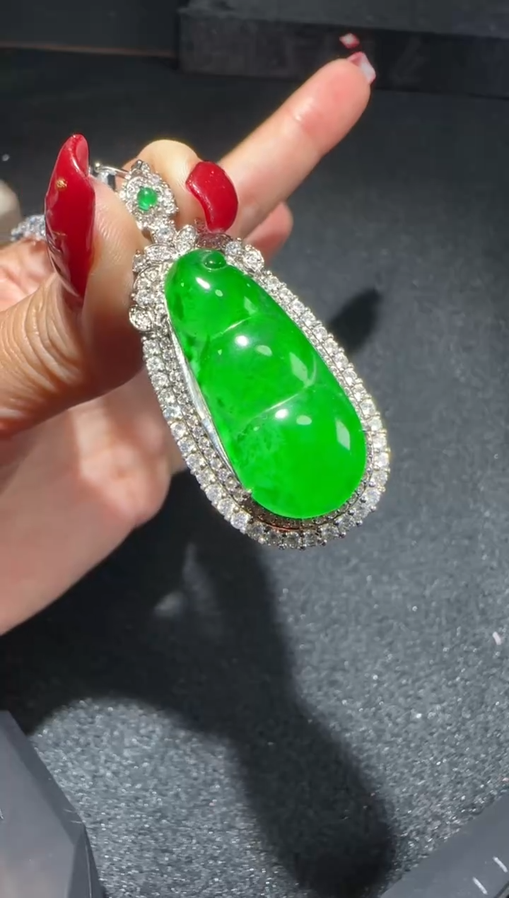 【闪购商品】翡翠吊坠(赠链)未镶嵌多样性发货拍一发一