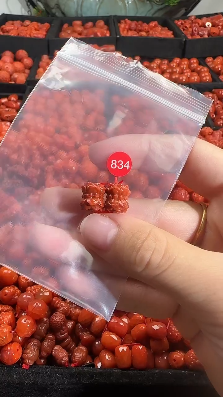颈饰未镶嵌南红玛瑙1