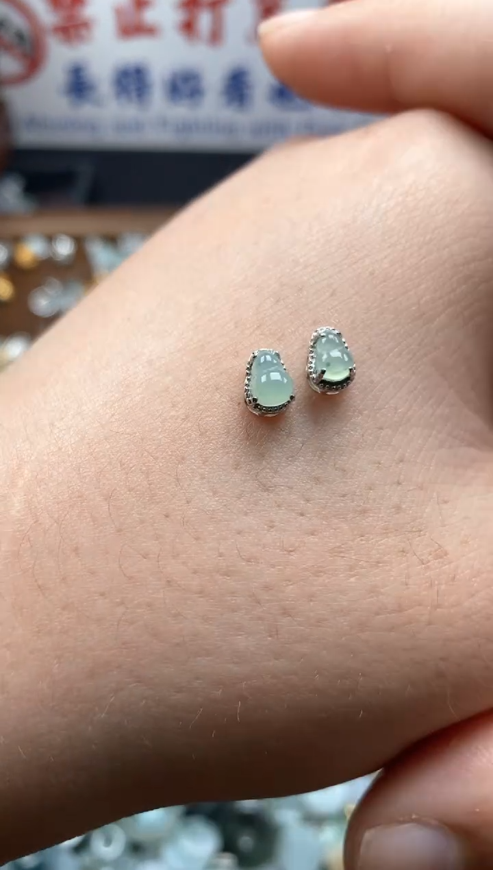 【闪购商品】翡翠颈饰未镶嵌哥哥