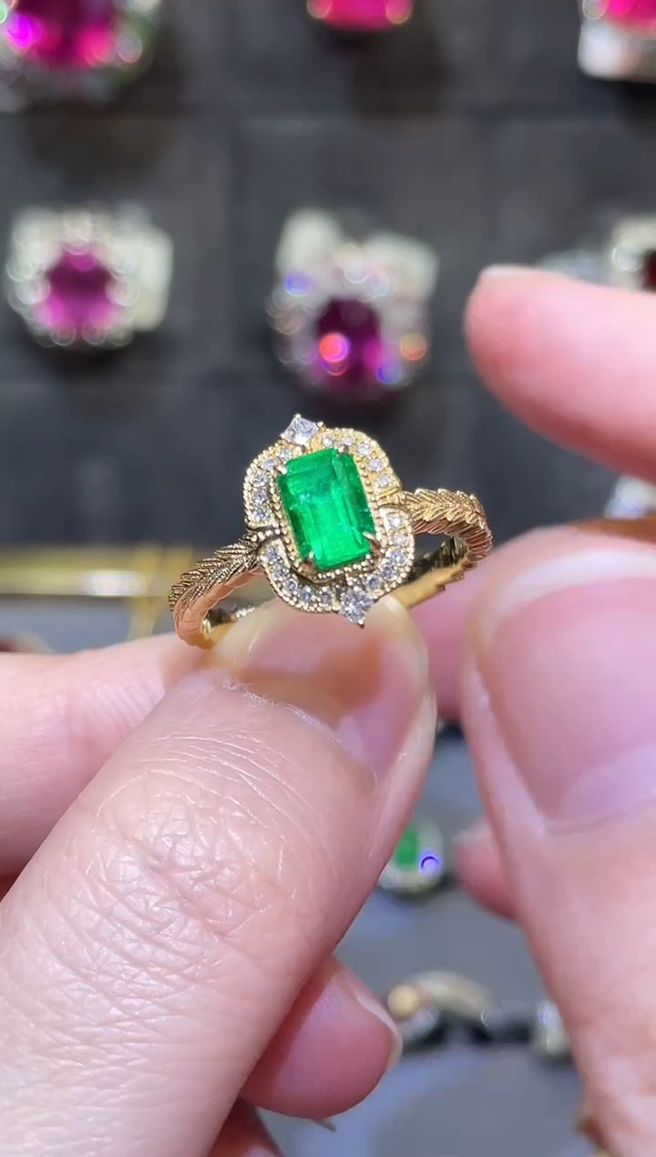【闪购商品】祖母绿戒指18K金镶嵌1.01ct