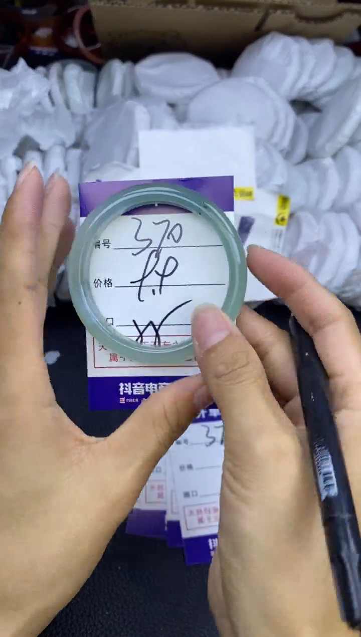 玛瑙/玉髓手镯未镶嵌370