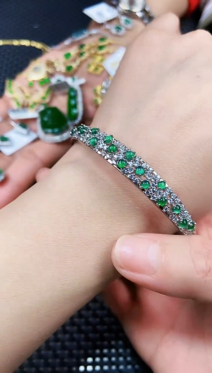 【闪购商品】翡翠手镯未镶嵌11111111