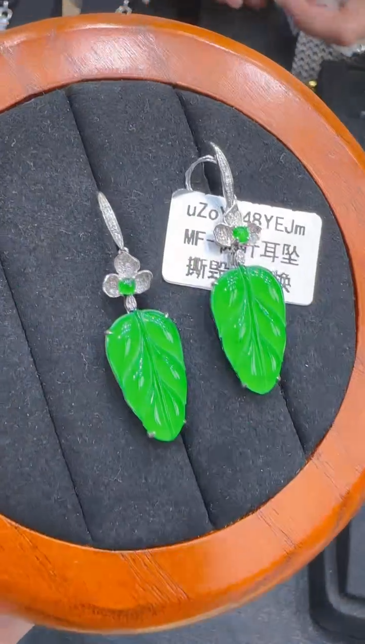 【闪购商品】翡翠耳饰18K金镶嵌天然翡翠A货