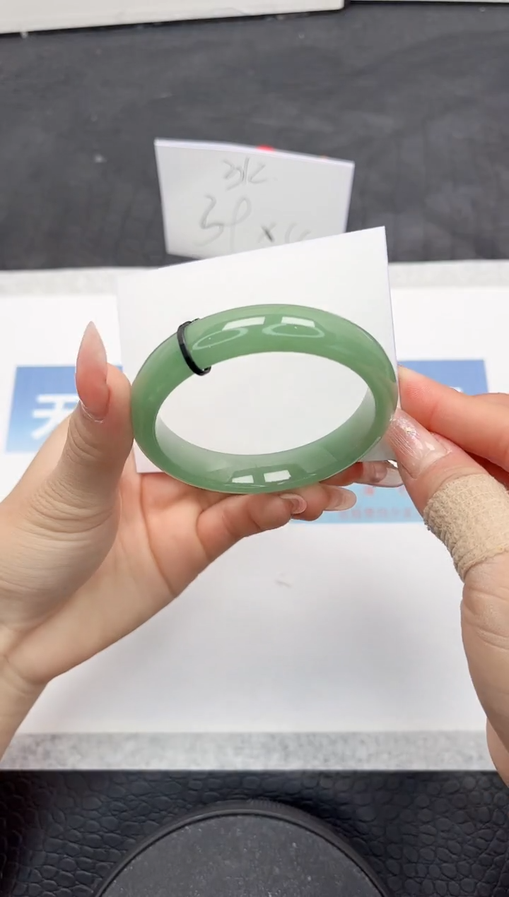 【闪购商品】石英质玉手镯未镶嵌A84-56