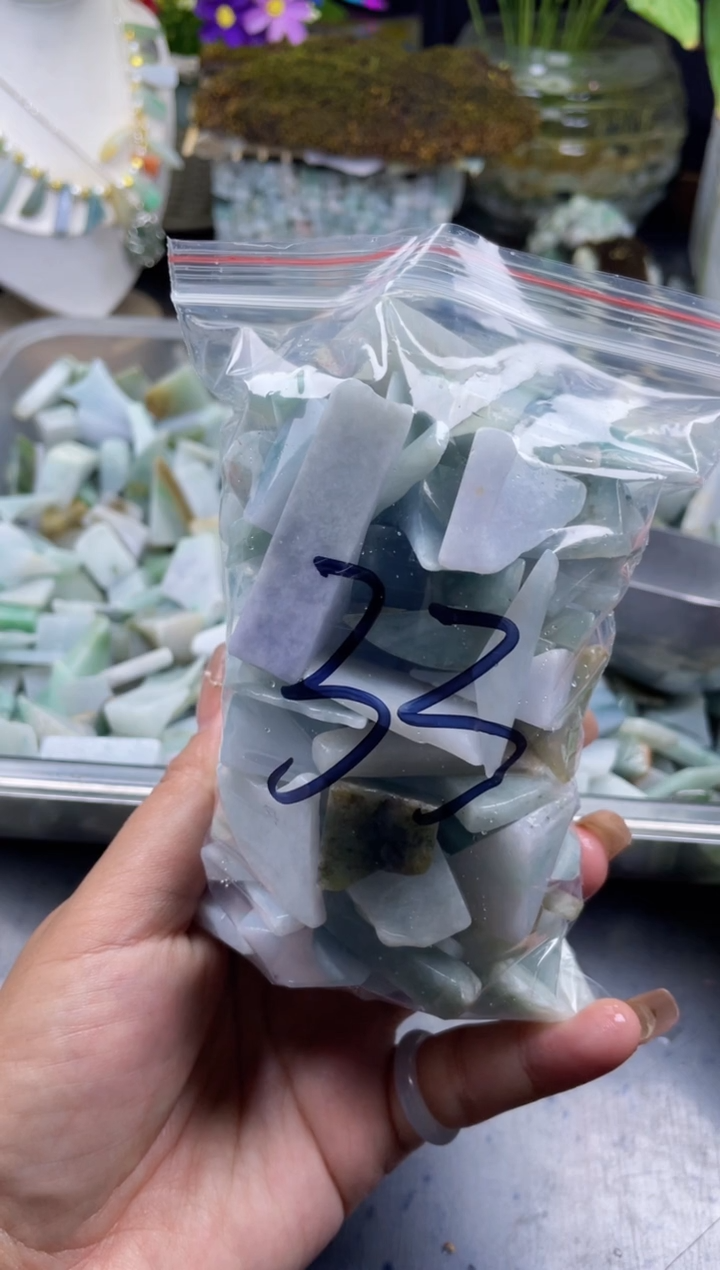 翡翠配石天然翡翠中号500克33