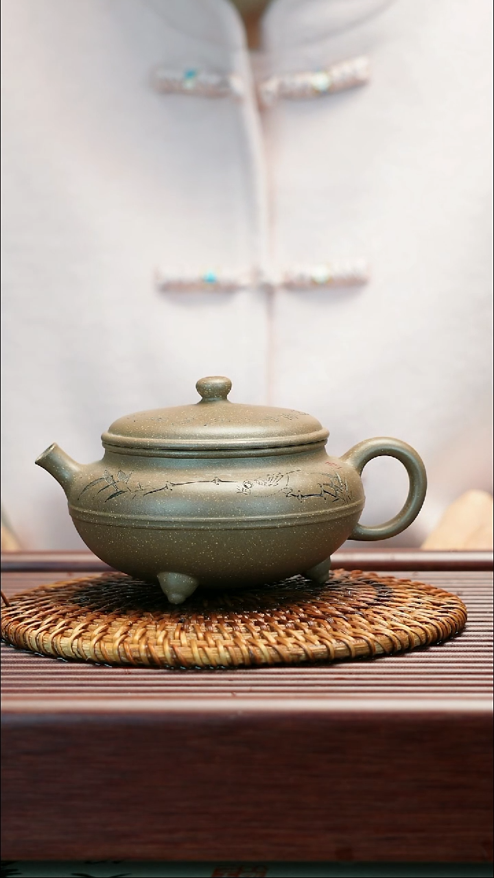 茶壶紫砂沉香老段泥  三足清风  280cc