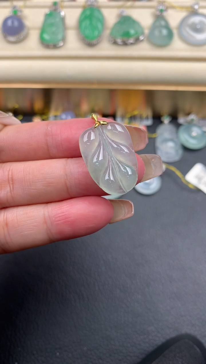 【闪购商品】翡翠颈饰18K金镶嵌Q190      