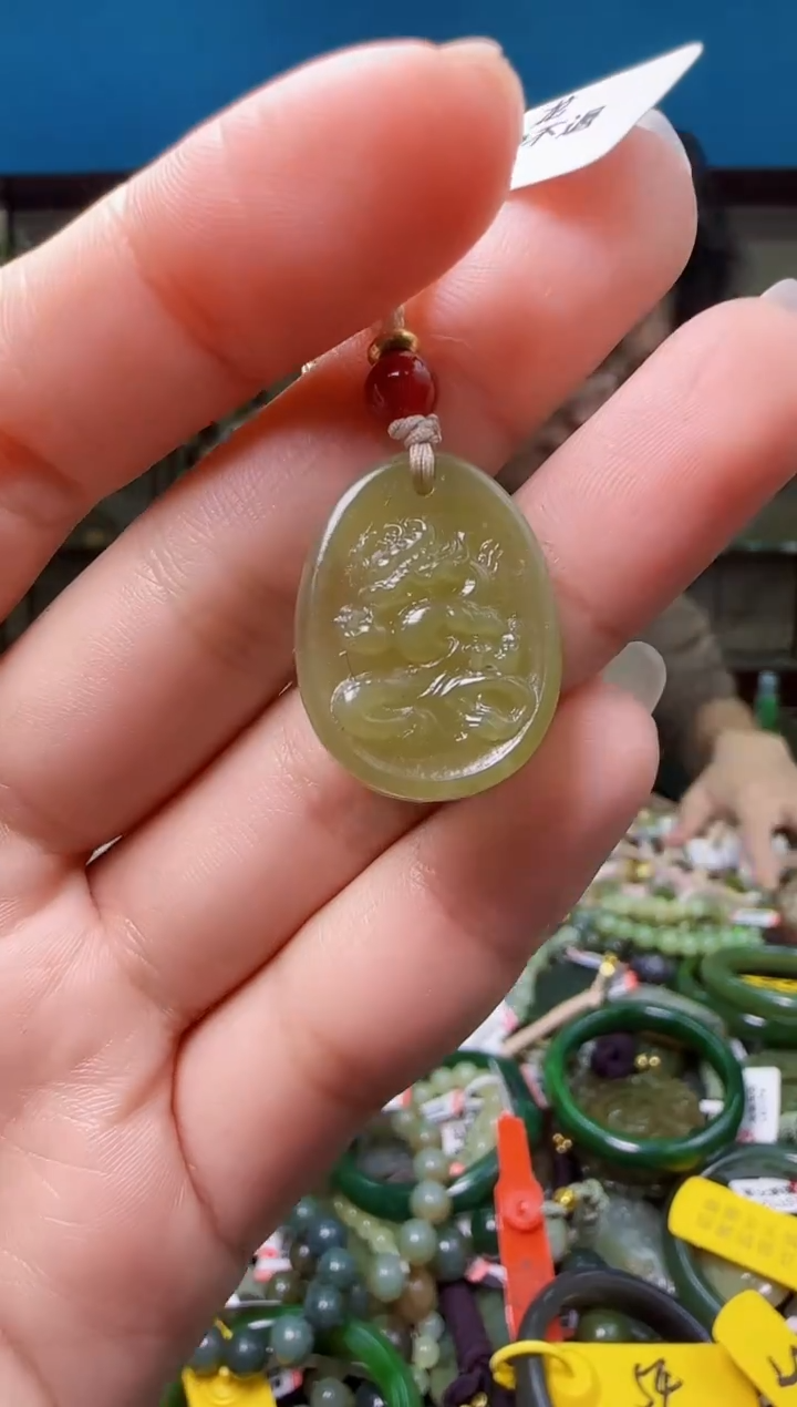 颈饰未镶嵌和田玉1