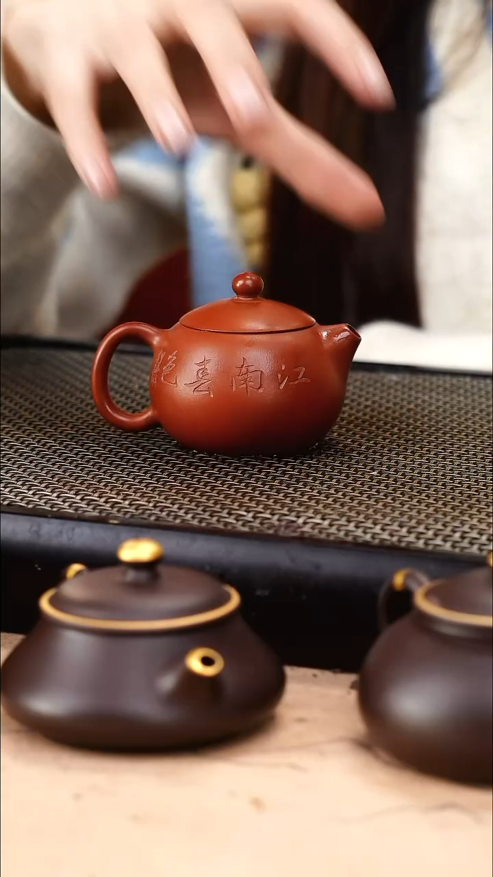 茶壶紫砂朱泥精工刻绘西施90cc