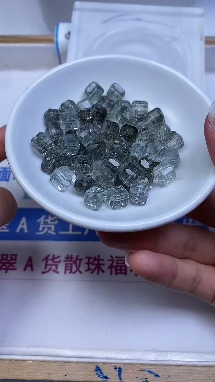 未镶嵌珠宝半成品水晶A1732 绿幽灵水晶方糖10mm6个8元