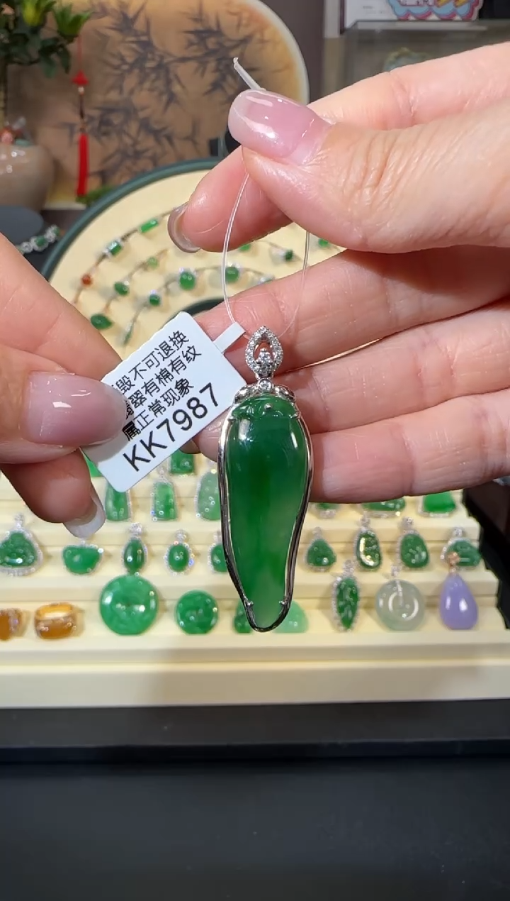 颈饰18K金镶嵌翡翠KK7987  辣椒