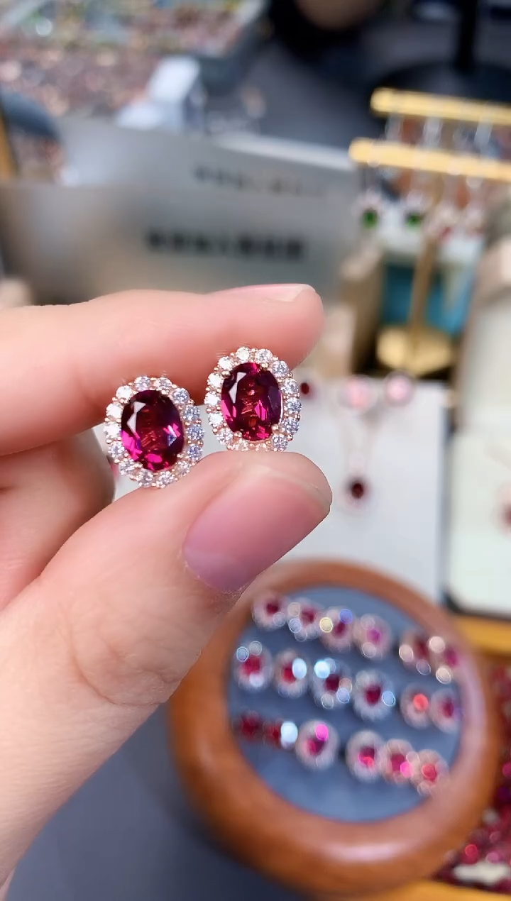 【闪购商品】石榴石耳钉银S925镶嵌天然镁铝