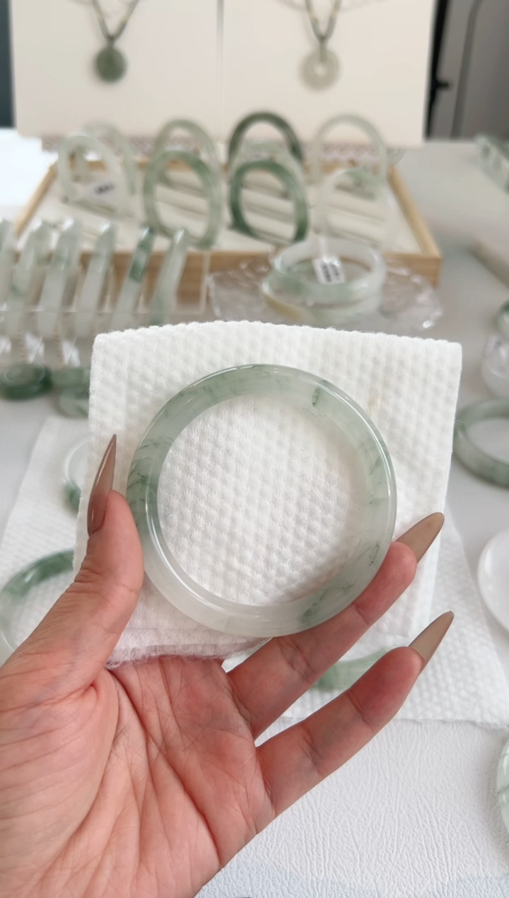 【闪购商品】石英质玉手镯未镶嵌57.4