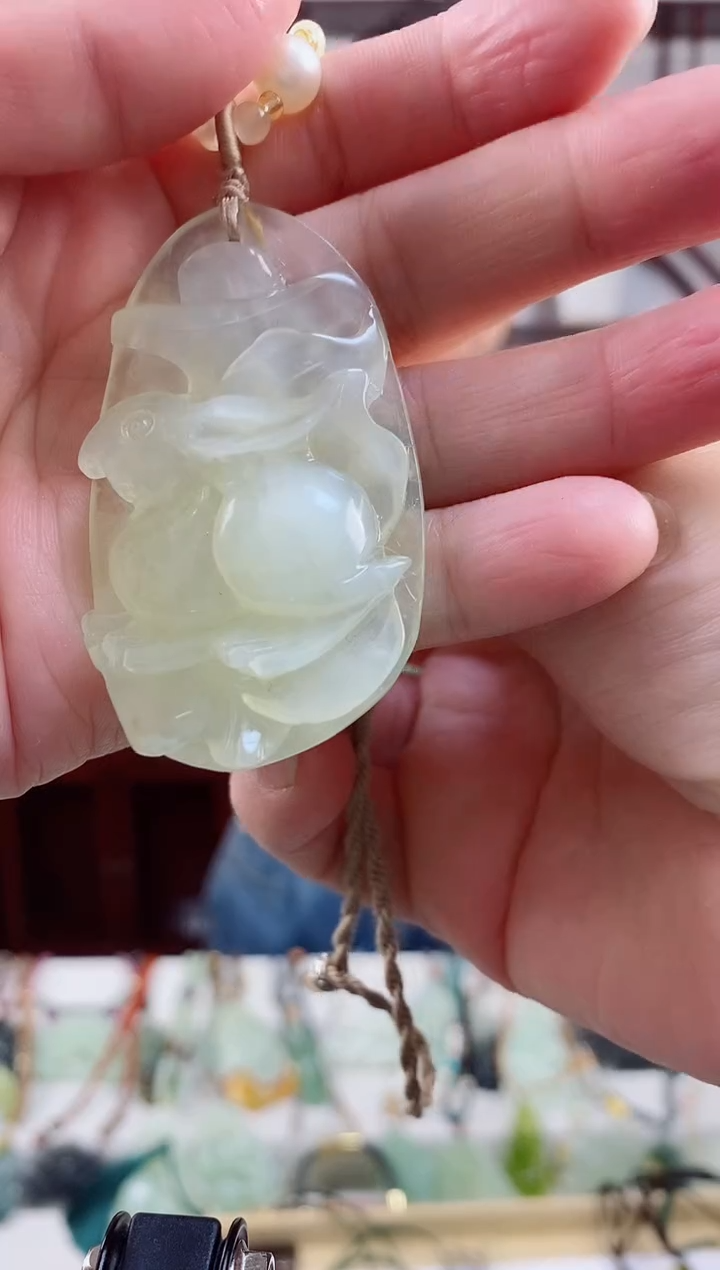 未镶嵌岫玉颈饰1