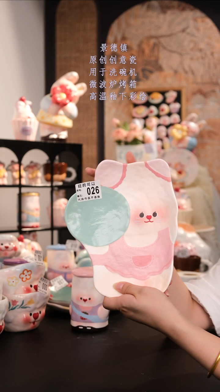 摆件景德镇手工手绘高温釉下彩设计师款026