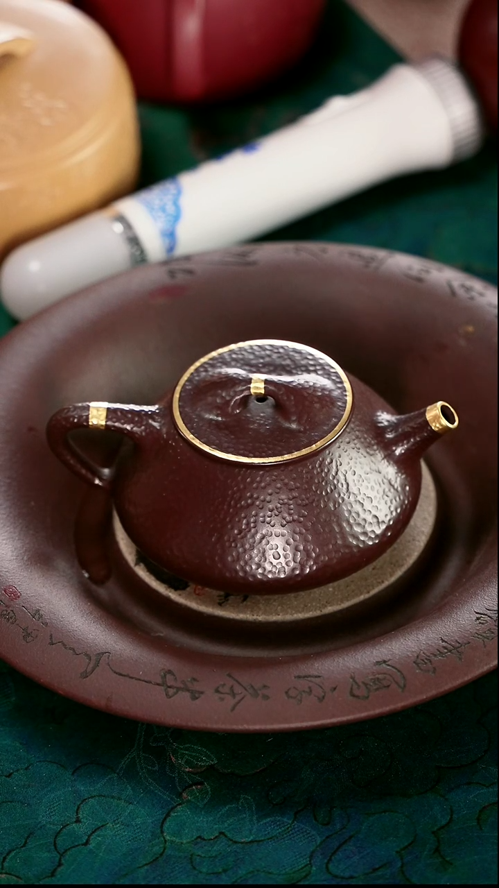 茶壶紫砂四号井茄皮紫泥描金锤纹石瓢