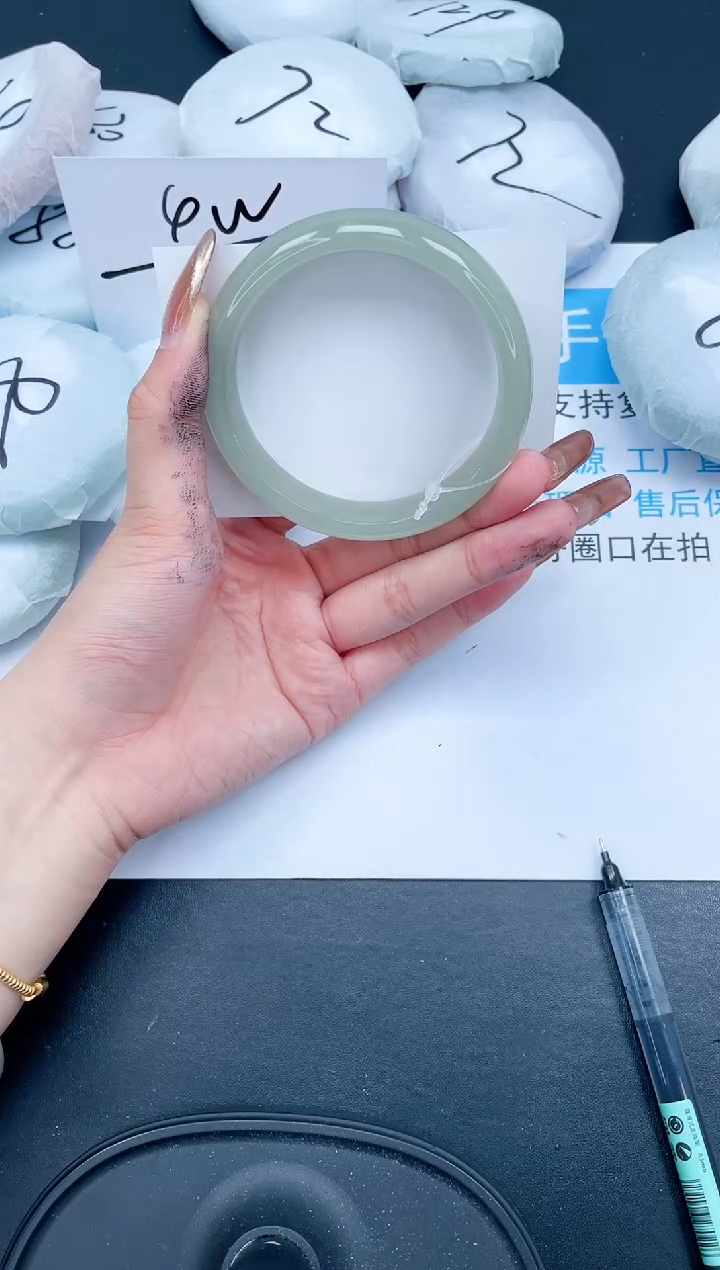 【闪购商品】石英质玉手镯未镶嵌406-