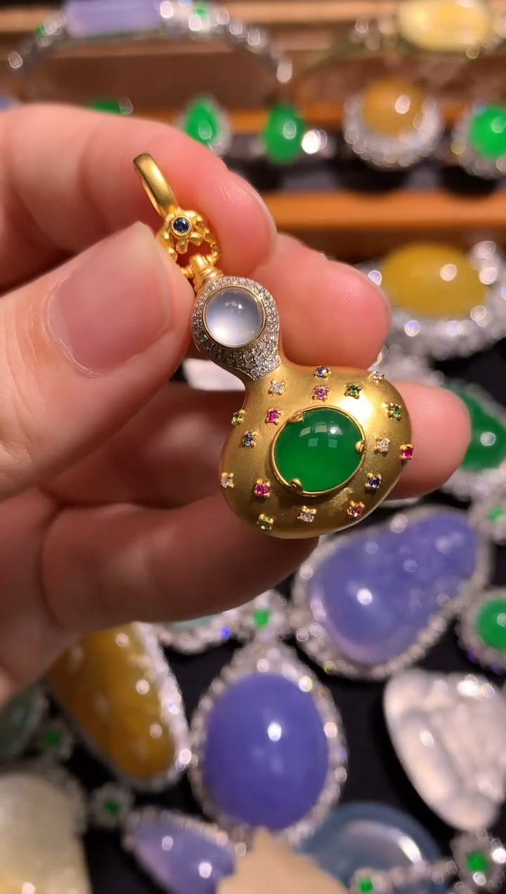 翡翠18K金镶嵌颈饰翡翠