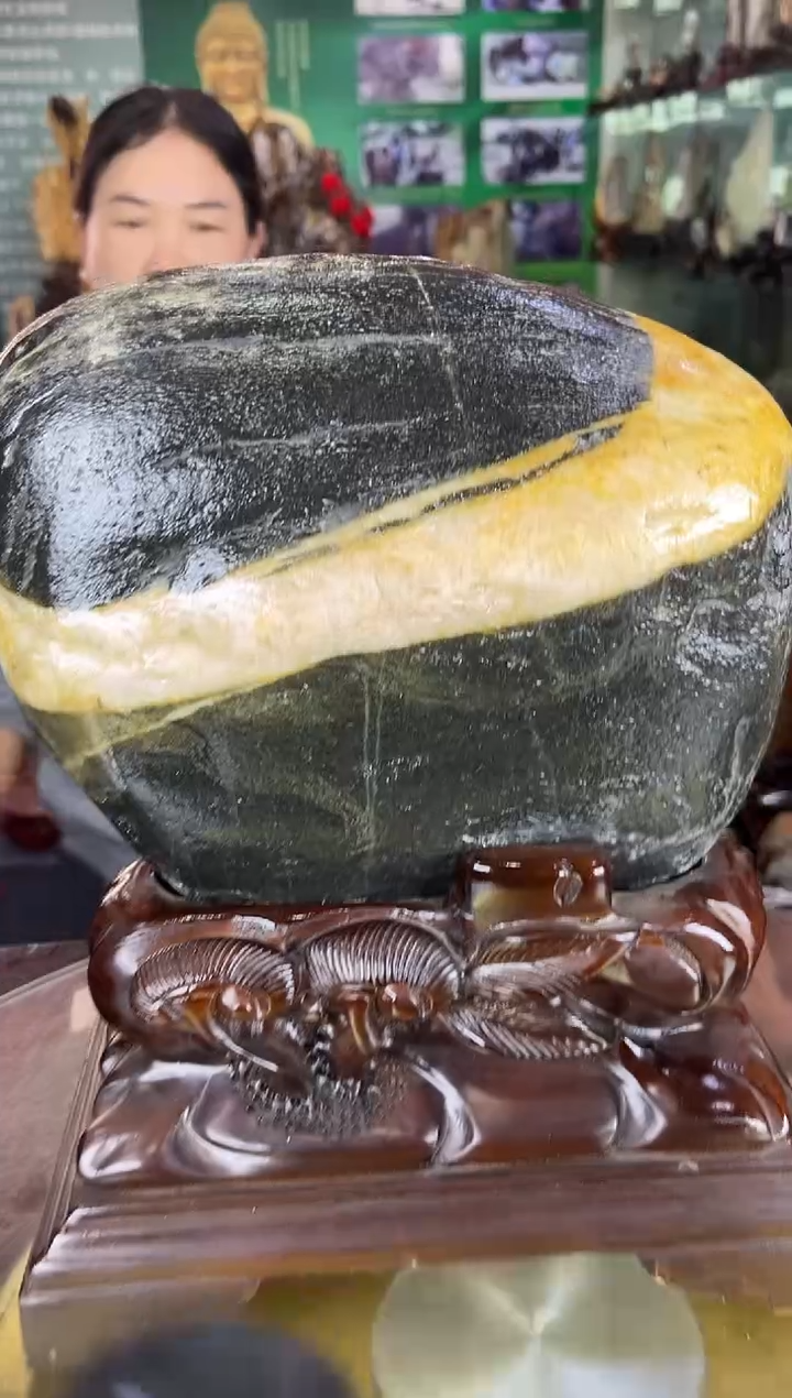 缅甸天然缅黄摆件