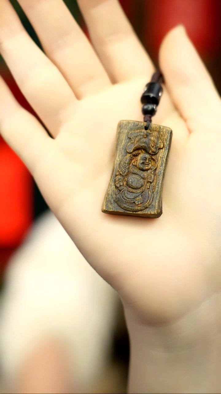 【闪购商品】沉香吊坠青霞 雕刻无事牌