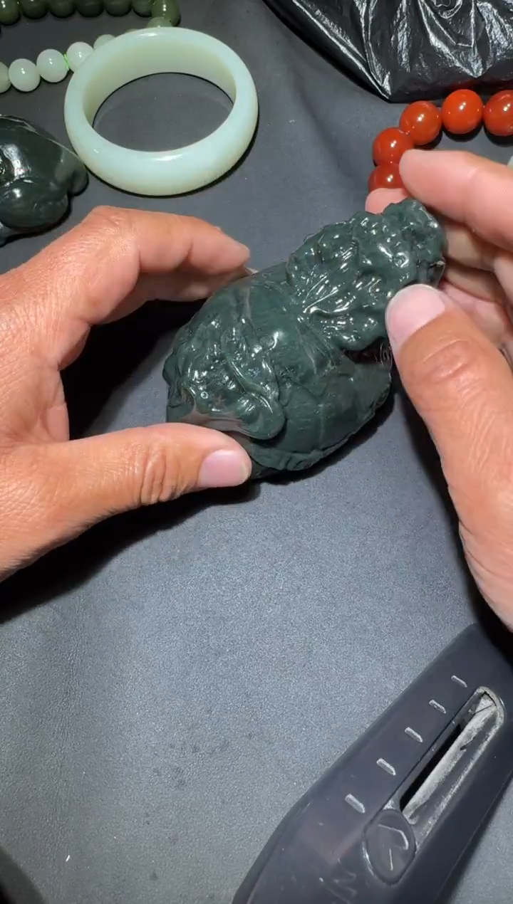 未镶嵌和田玉（糖玉）挂件和田玉