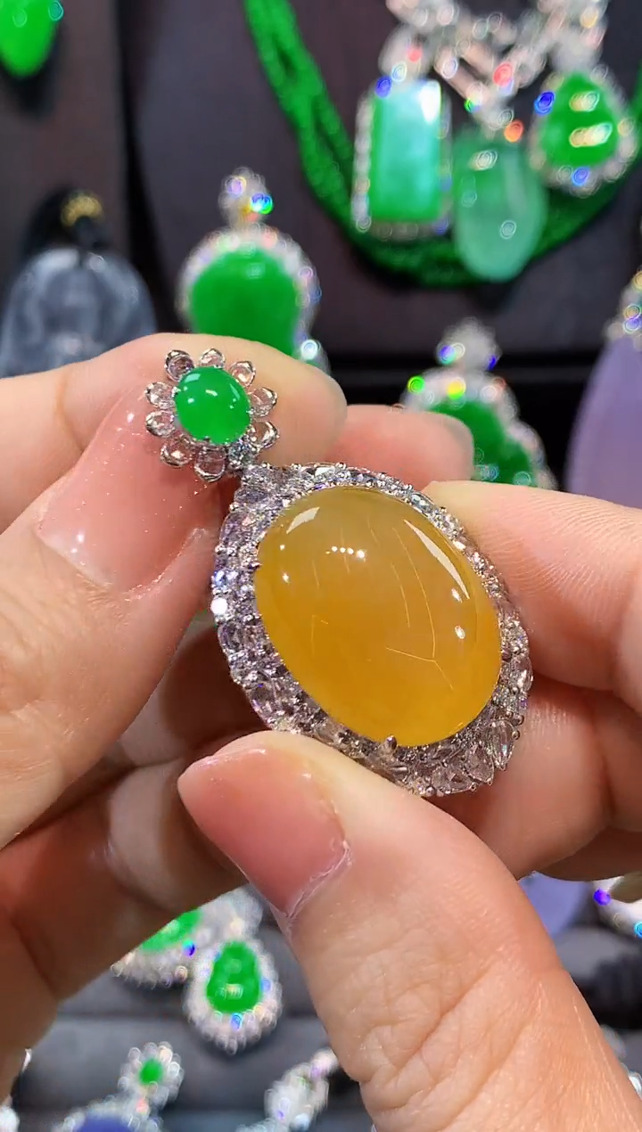 吊坠(不含链)18K金镶嵌翡翠吊坠