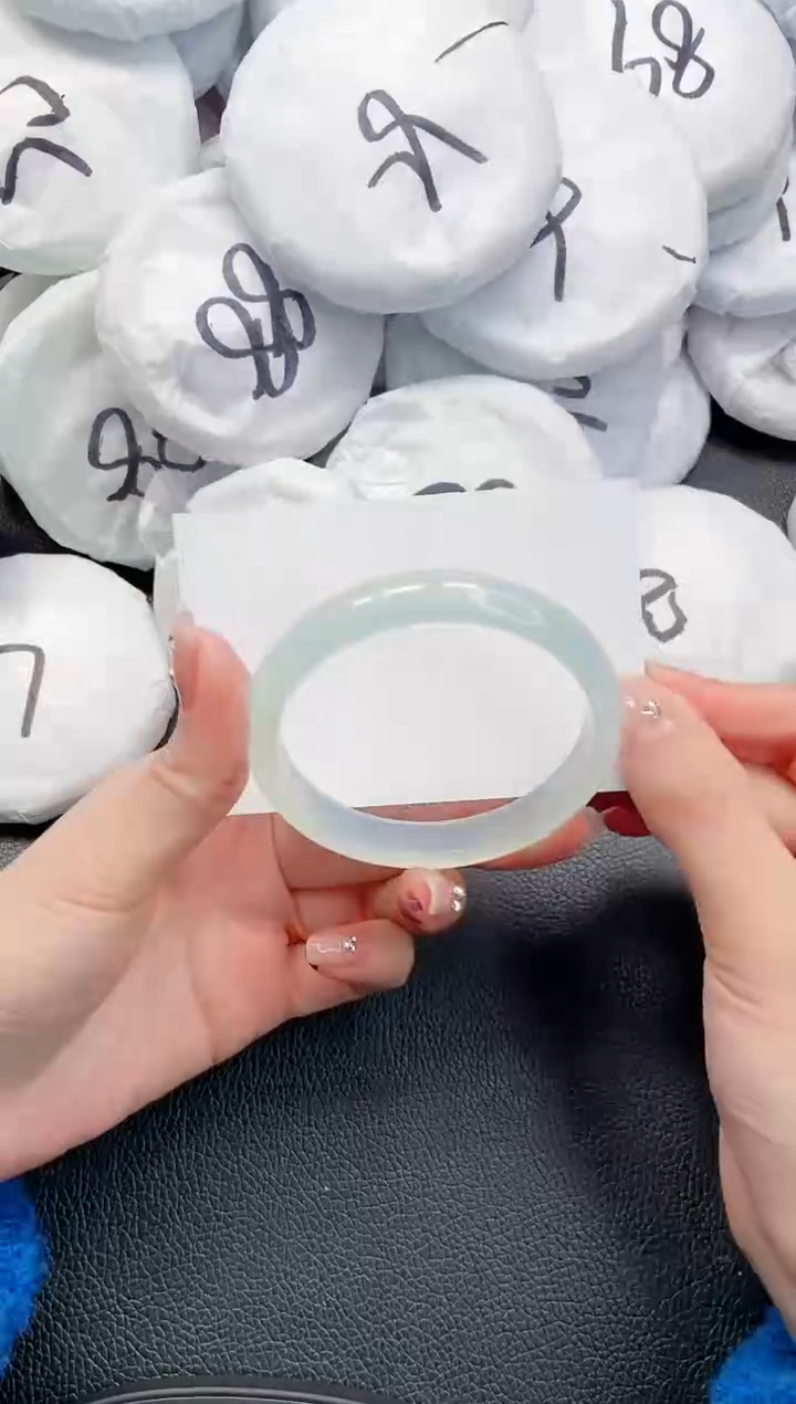 【闪购商品】石英质玉手镯未镶嵌 18L106-55