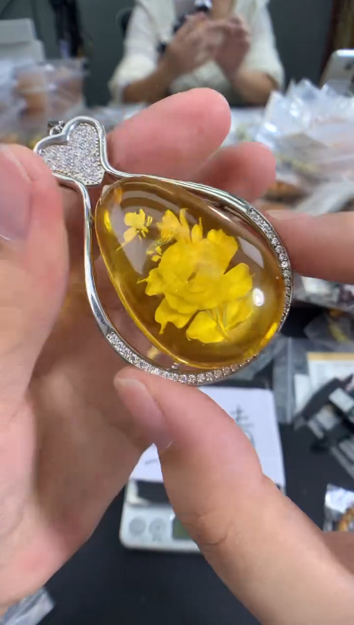蜜蜡未镶嵌珠宝奇石1