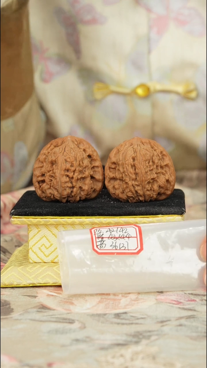 【闪购商品】文玩核桃把件赵喜满南将石