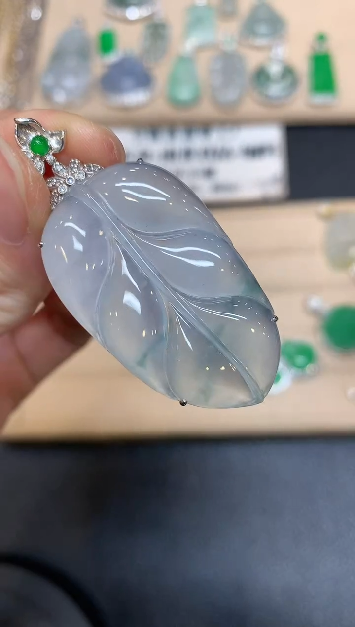 【闪购商品】翡翠颈饰18K金镶嵌树叶【无服务费