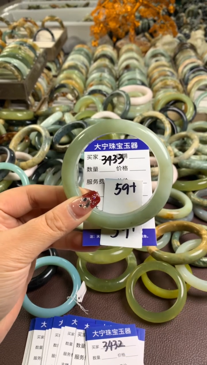 【闪购商品】蛇纹石玉手镯未镶嵌3433