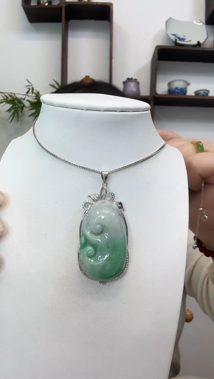 吊坠(赠链)银S925镶嵌翡翠如意