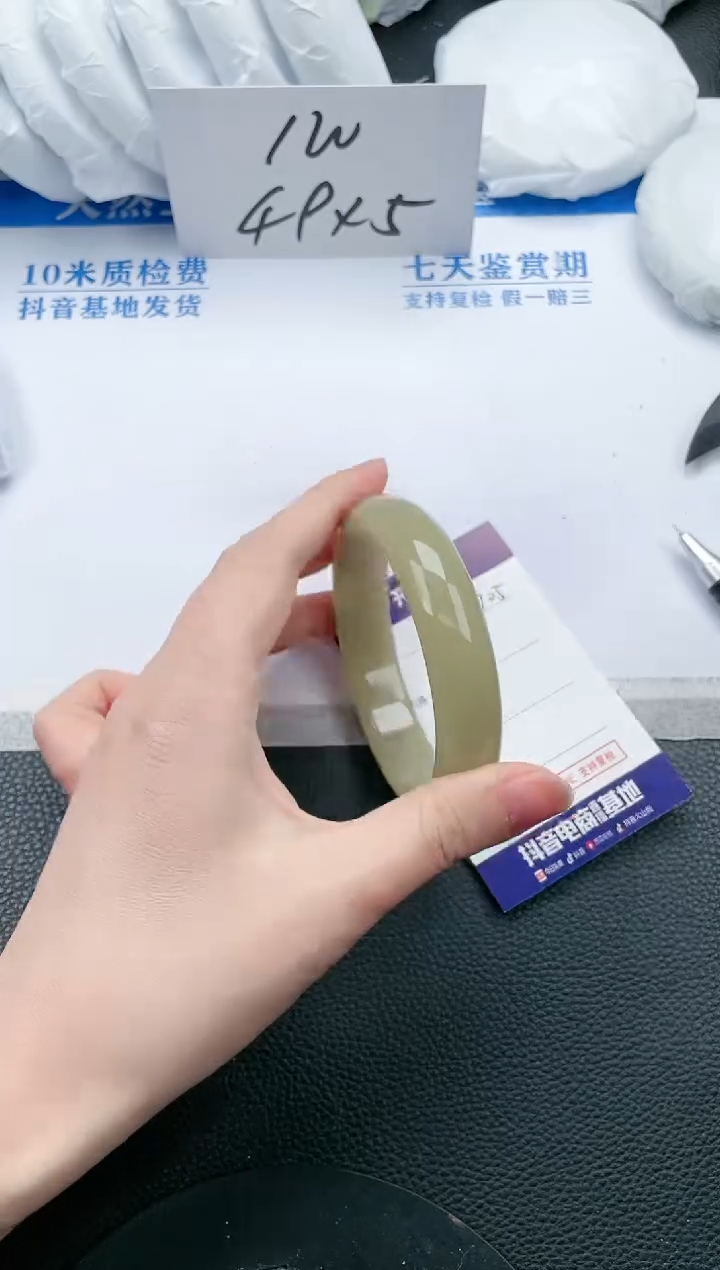 【闪购商品】石英质玉手镯未镶嵌K705