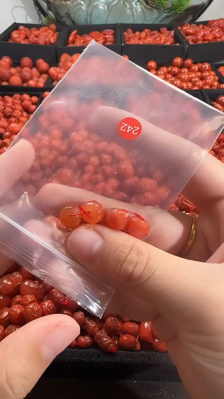 颈饰未镶嵌南红玛瑙1