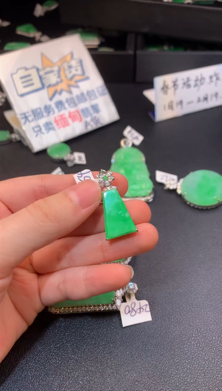 【闪购商品】翡翠颈饰银S925镶嵌翡翠