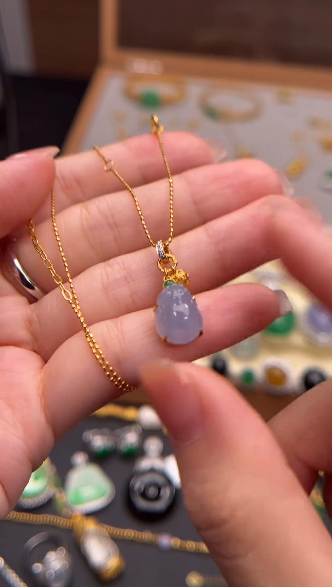 颈饰18K金镶嵌翡翠翡翠A货 闪购多样性