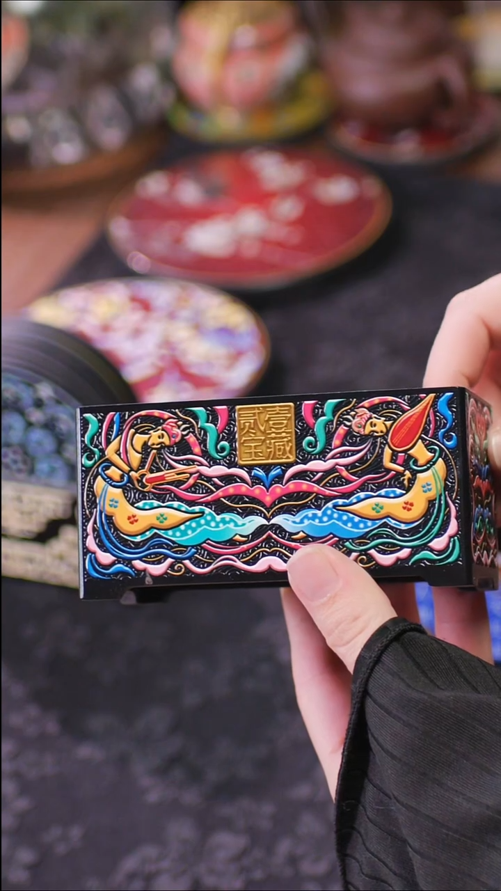 多*?壹藏贰宝三兔图案老款杯垫托