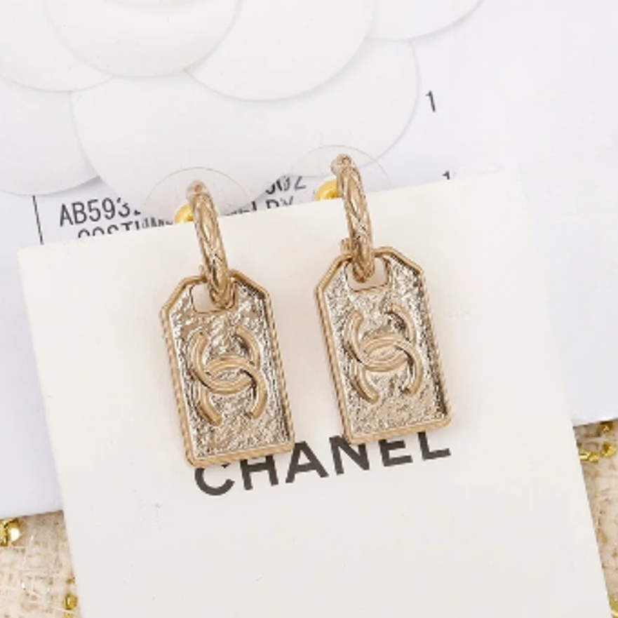99新 Chanel/香奈儿 珊珊活动 香奈儿 熔岩 金色 小方牌 耳环