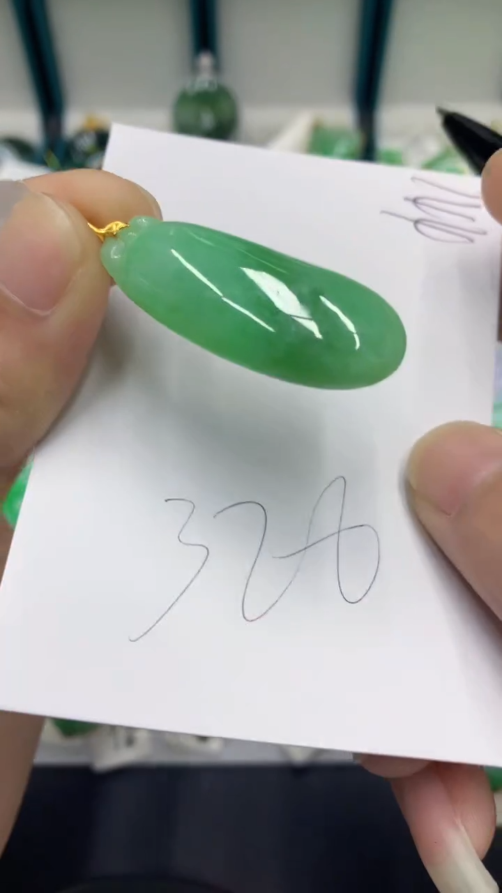 【闪购商品】翡翠颈饰18K金镶嵌翡翠