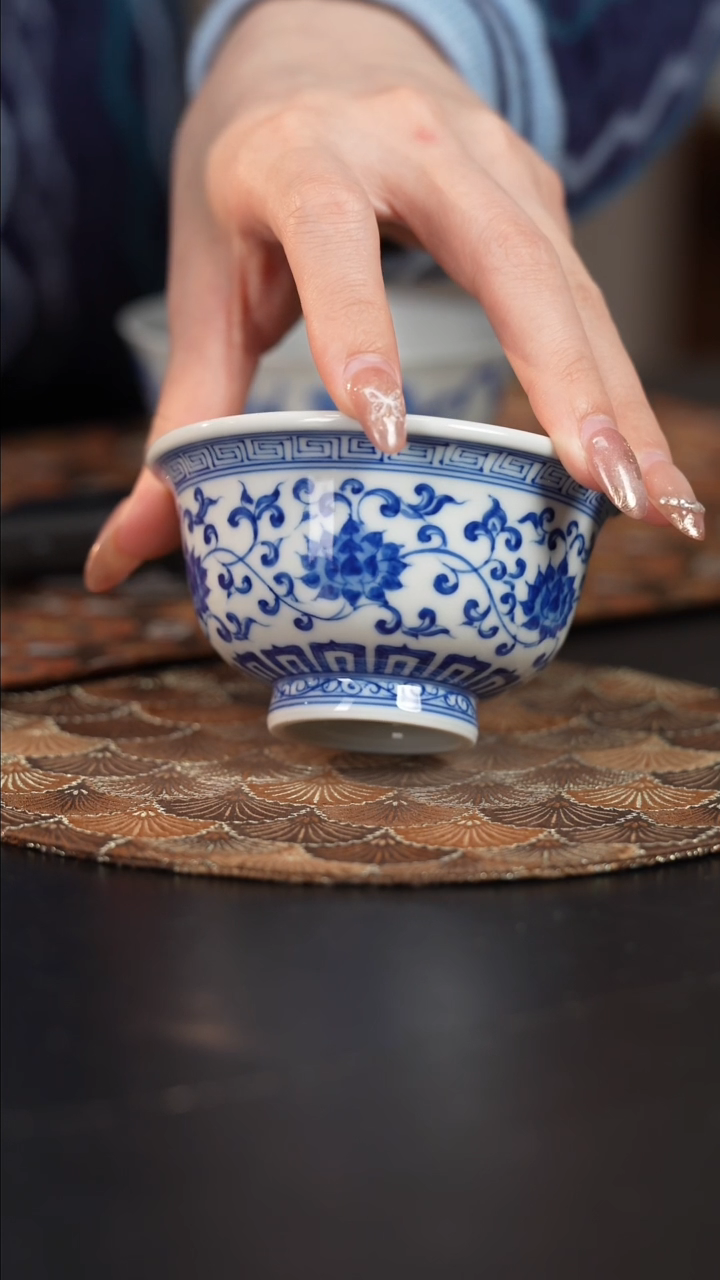 【闪购商品】杯看山柴窑青花缠枝